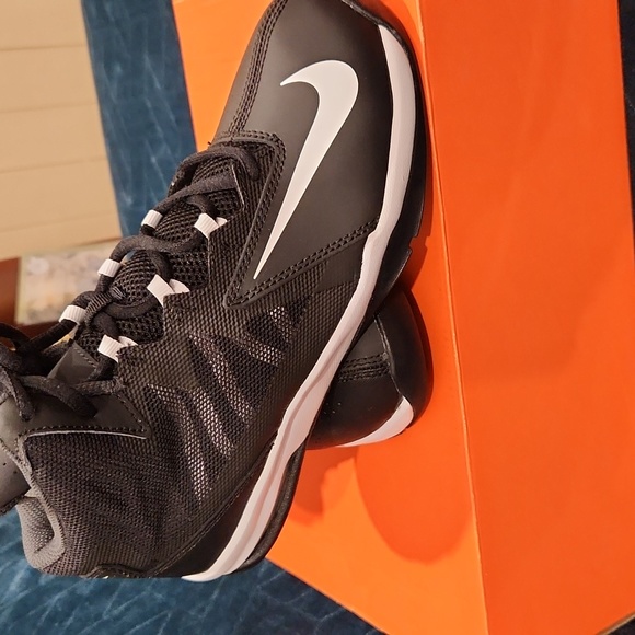 5Y AIR MAX STUTTER STEP 2 - Picture 2 of 4